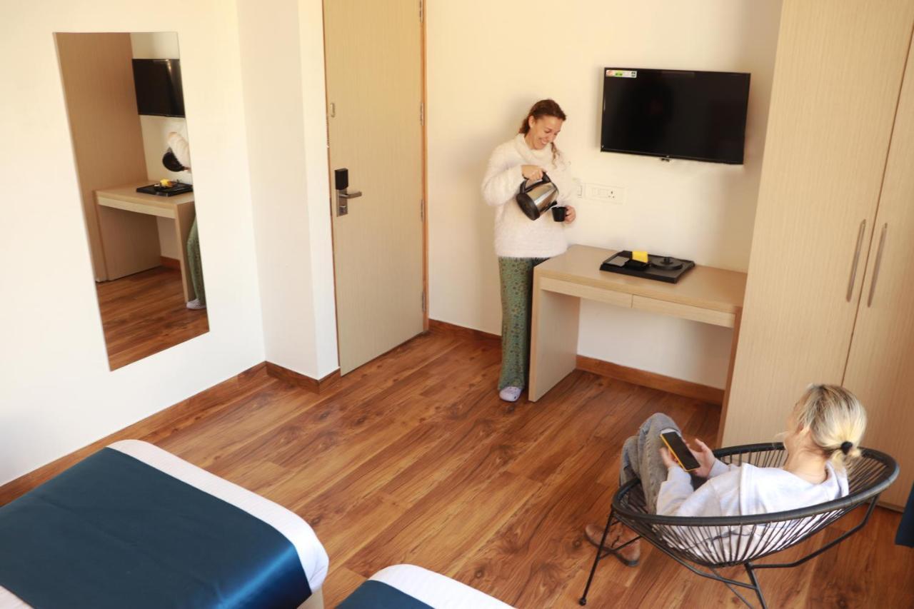 The Blue Jay Hostel - Dorms & Rooms Ришикеш Экстерьер фото